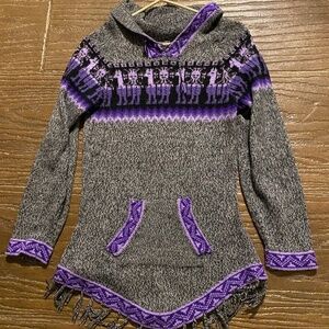 Vintage-style Gray/Purple/black Peruvian alpaca wool hooded sweater. Size M
